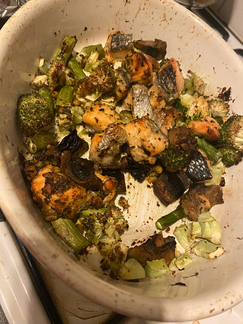 pesto salmon veggie bake - pret