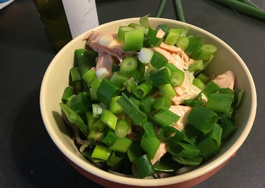 shallots, orange dressing, soba and salmon