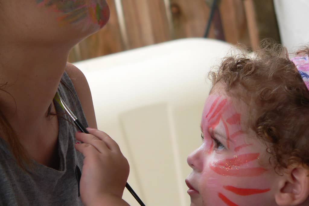 water and brain function, the effects of dehydration on brain function. concentrating painting her mum